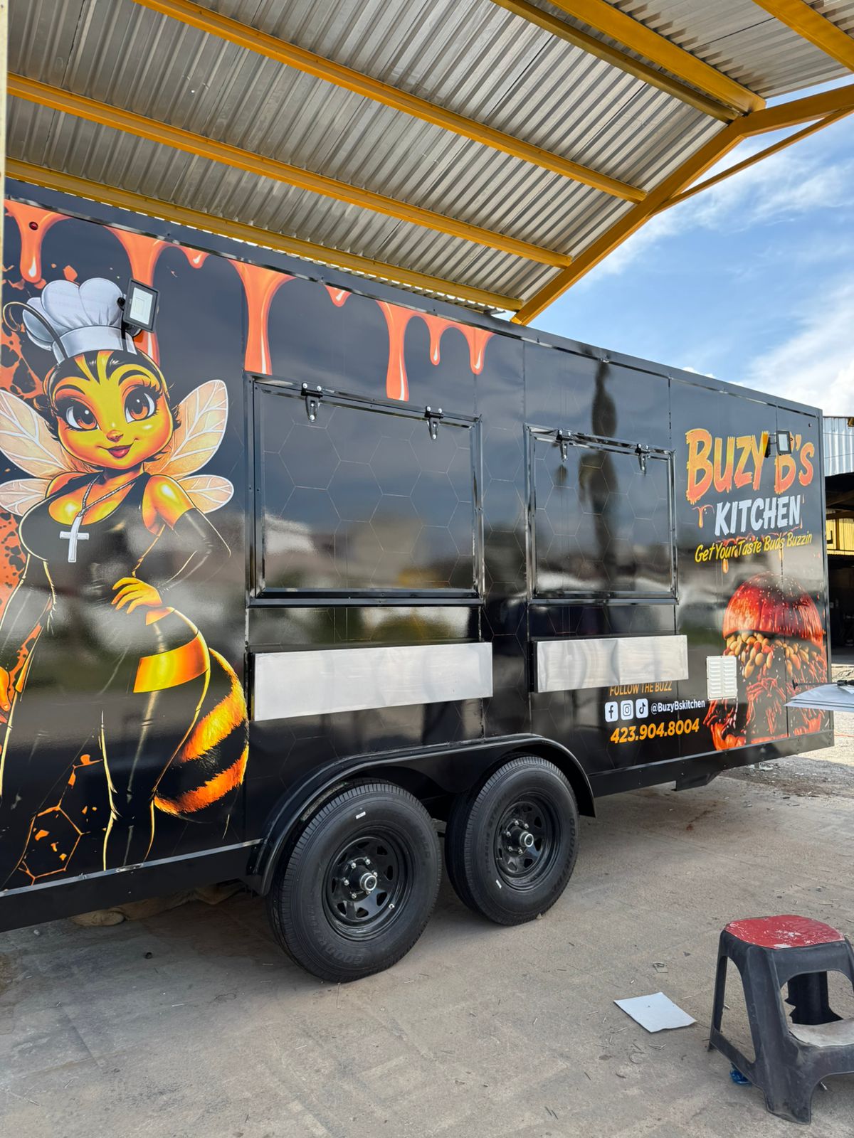 Buzy side view